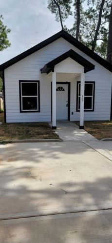 867 Palmdate, Montgomery TX  77316-2961 exterior