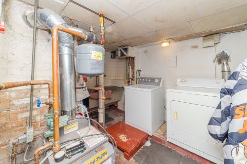 6048 Artesian Ave, Chicago IL 60659-2831 exterior