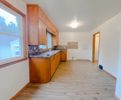 6554 56th St, Milwaukee, WI 53223-5916