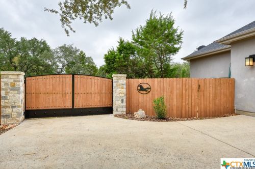 1044 Pegasus Dr, Spring Branch TX 78070 exterior