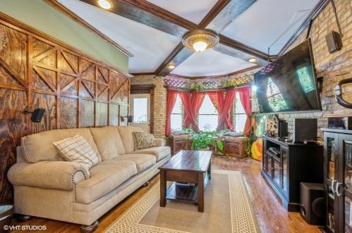 1817 Morse Ave, Chicago, IL 60626-3108