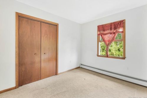 6 Birch St, Enfield CT 06082-4302 exterior