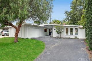 7723 Zelzah Ave, Los Angeles CA  91335-2227 exterior