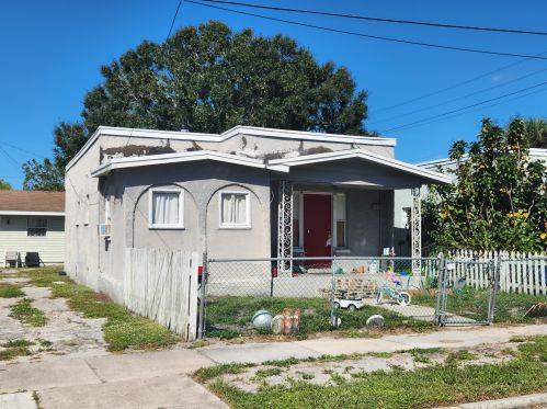 511 Texas Ct, Fort Pierce, FL 34950-4027