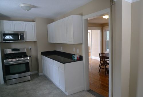 202 Dunmoreland St, Springfield MA 01109-3219 exterior