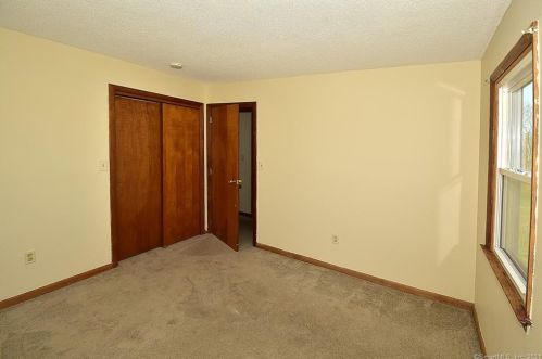 66 Kibbe Rd, Ellington CT 06029-2511 exterior