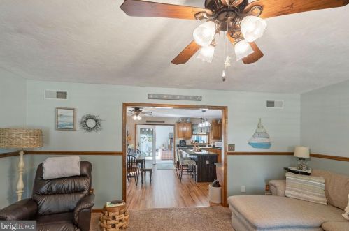 1165 Fox Run Ter, Hanover PA 17331-8742 exterior