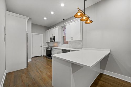 1933 Ohio St, Chicago IL 60624-1047 exterior