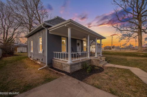 409 Kimmel St, Berrien Springs, MI 49103-1213