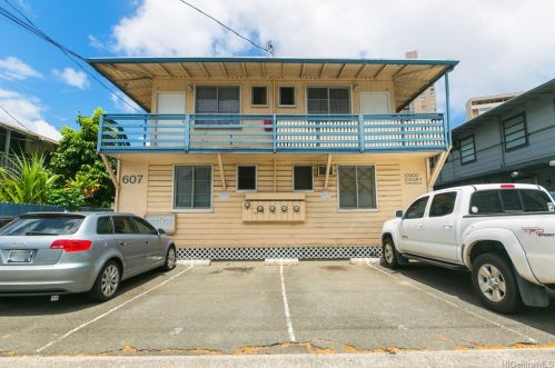 607 Isenberg St, Honolulu HI 96826-4539 exterior