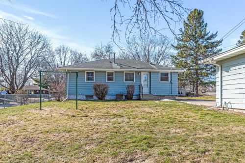 261 Gresham Ave, Saint Paul MN 55128-3916 exterior