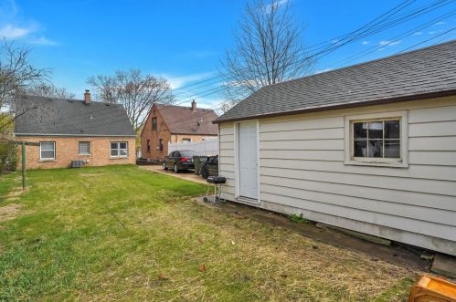 1969 96, Milwaukee WI 53227-1422 exterior