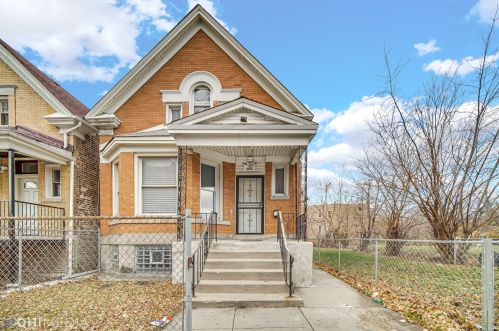 126 Kilbourn Ave, Chicago, IL 60624-2140