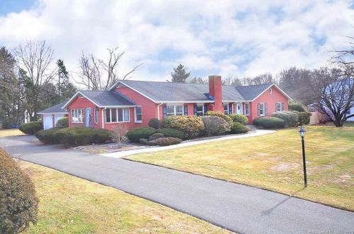 75 Eastview Dr, Windsor, CT 06095-1829