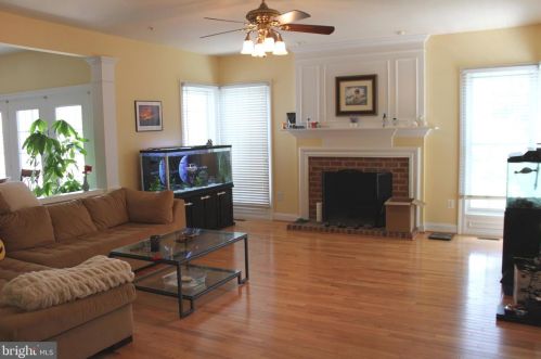 204 Deep Trail Ln, Rockville MD  20850-7753 exterior