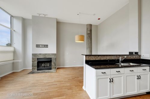 700 Larrabee St, Chicago, IL 60654-7014