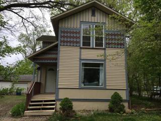 1121 Forbes St, Kalamazoo, MI 49006-3115