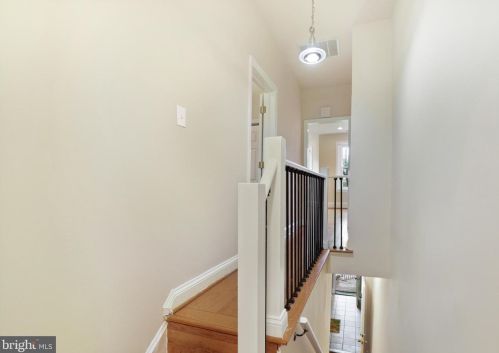 805 T St, Washington DC 20001-3127 exterior