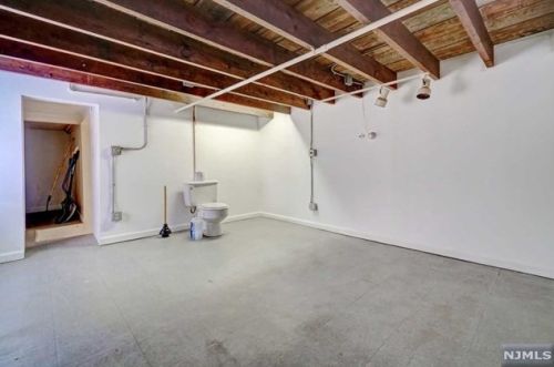 170 Fulton St, N Milford NJ 07646-1650 exterior