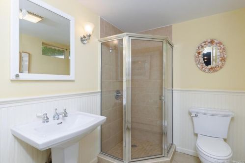 15 Deforest Rd, Wilton CT 06897-1908 exterior