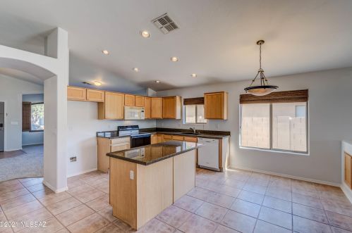 8483 Cantora Way, Tucson AZ 85743-5005 exterior