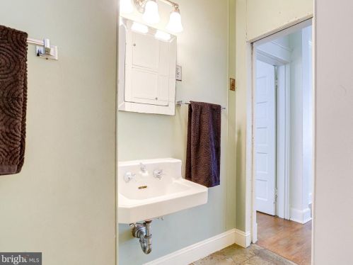 1801 Commonwealth Ave, Alexandria VA 22301-1403 exterior