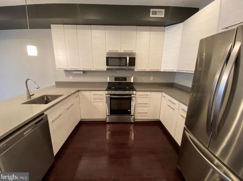 1519 Brown St, Philadelphia, PA 19130-2905