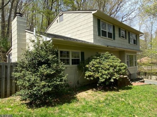 68 Brookside Rd, Dover, NJ 07869-4101