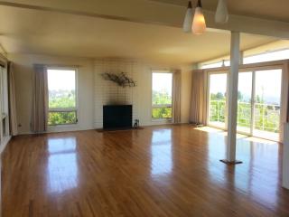 2752 Pelham Pl, Los Angeles CA  90068-2327 exterior