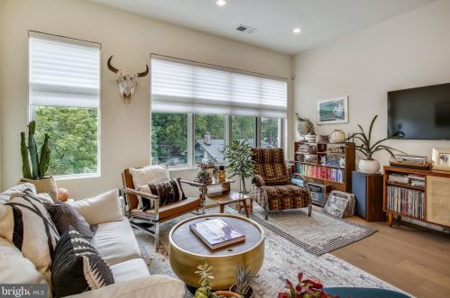 1018 Douglas St, Washington, DC 20018-1720