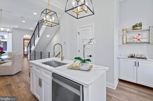 1551 4th St, Washington DC  20001-1905 exterior