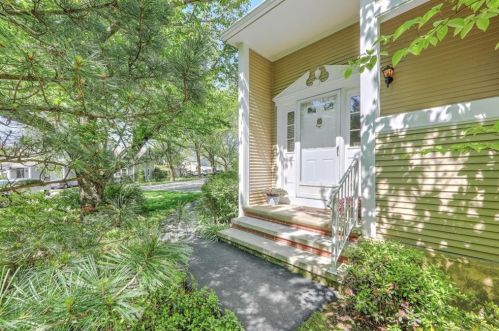 70 Arbor Dr, Providence, RI 02908-3544