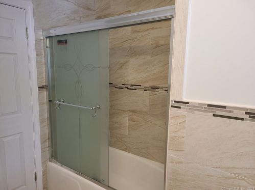 99 Elm St, North Haven CT 06473-2509 exterior