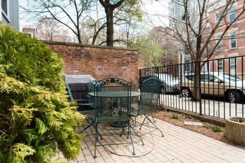 350 Dickens Ave, Chicago IL  60614-4644 exterior