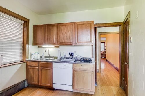 2836 Lunt Ave, Chicago IL 60645-2917 exterior