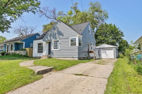 3117 Stratford Dr, Wyoming MI exterior