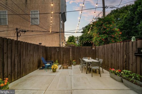 864 20th St, Philadelphia PA  19130-2025 exterior