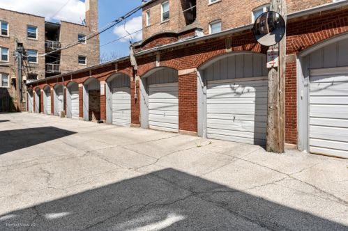 1136 Hyde Park Blvd, Chicago IL 60615-2810 exterior