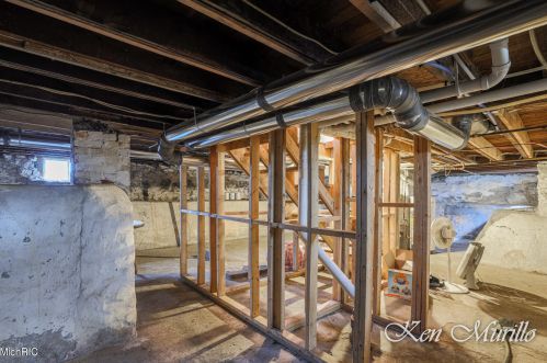 1556 Queen Ave, Grand Rapids MI 49505-4959 exterior