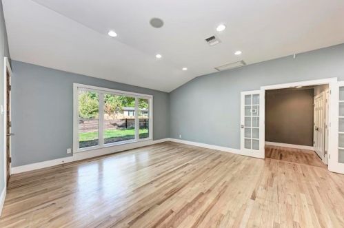 6105 Belfast Dr, Austin TX 78723-1117 exterior