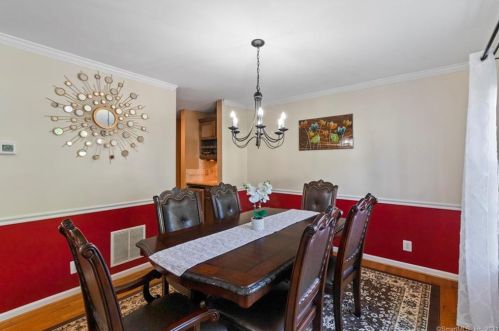 31 Lookout Hl Rd, Milford CT 06461-1878 exterior