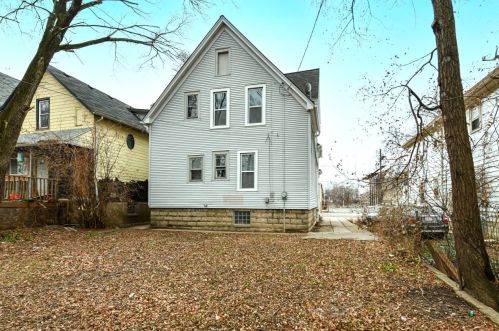 3722 7 St, Milwaukee WI 53212-1437 exterior
