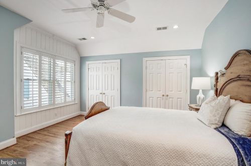 8503 Country Club Dr, Bethesda MD 20817-4579 exterior