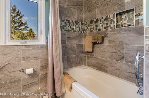 126 Lancaster Rd, East Freehold NJ 07728-3111 exterior