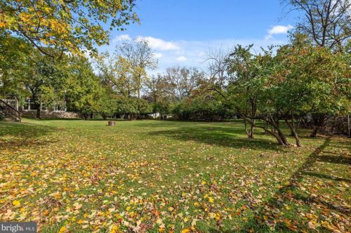 109 Forest Ave, Rockville MD 20850-1820 exterior