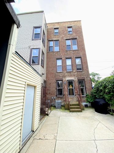 2245 21st St, Chicago, IL 60608-2519