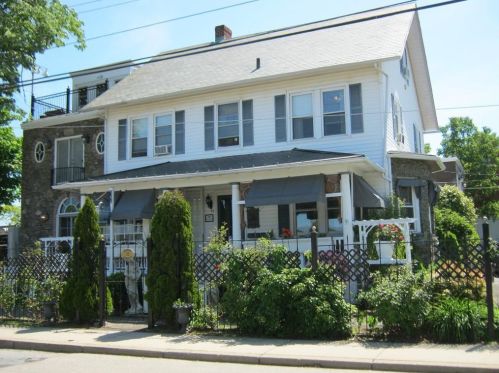 22 Freebody St, Middletown RI 02840-3548 exterior