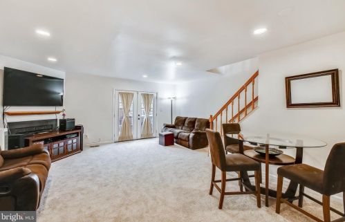 8209 Roxbury Dr, Alexandria VA 22309-3728 exterior