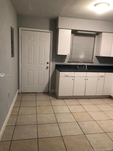 5014 Sanibel Ave, Fort Pierce FL 34951-5058 exterior