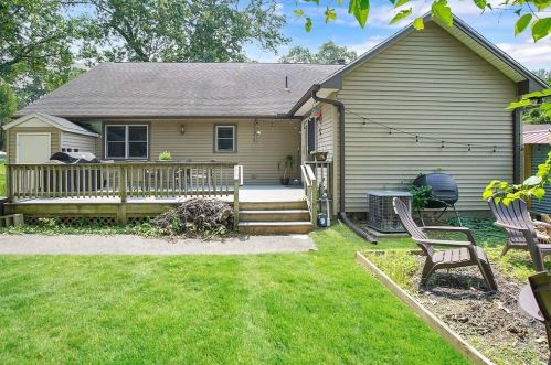 18 Baywood St, Springfield, MA 01109-2915